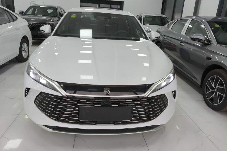 Used BYD Qin L 2025 DM-i Smart Drive 120KM Leading Model
