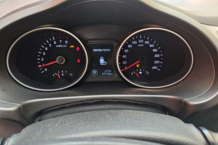 Used Kia Sportage R 2015 2.0L Automatic Two-Wheel Drive DLX Model
