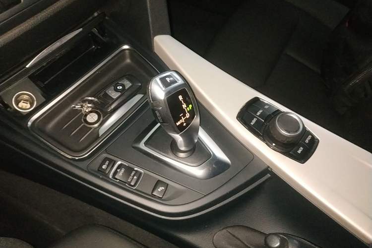 Used BMW 3 Series 2015 320Li Luxury Edition Fashion Model
