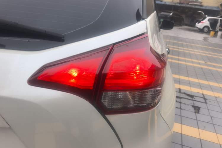 Used Nissan Kicks 2019 1.5L CVT Smart Connect Luxury Edition
