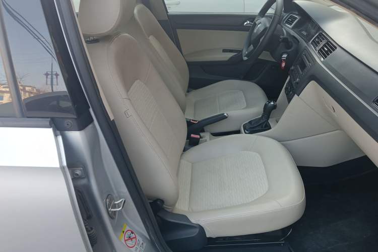 Used Skoda Rapid 2015 1.6L Automatic Smart Selection Model