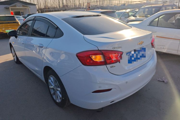 Used Chevrolet Cruze 2018 Revised Version 320 Automatic Pioneer Edition