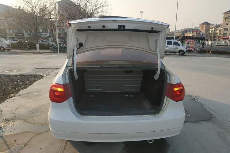 Used Volkswagen Jetta 2015 Value Edition 1.6L Manual Fashionable Style
