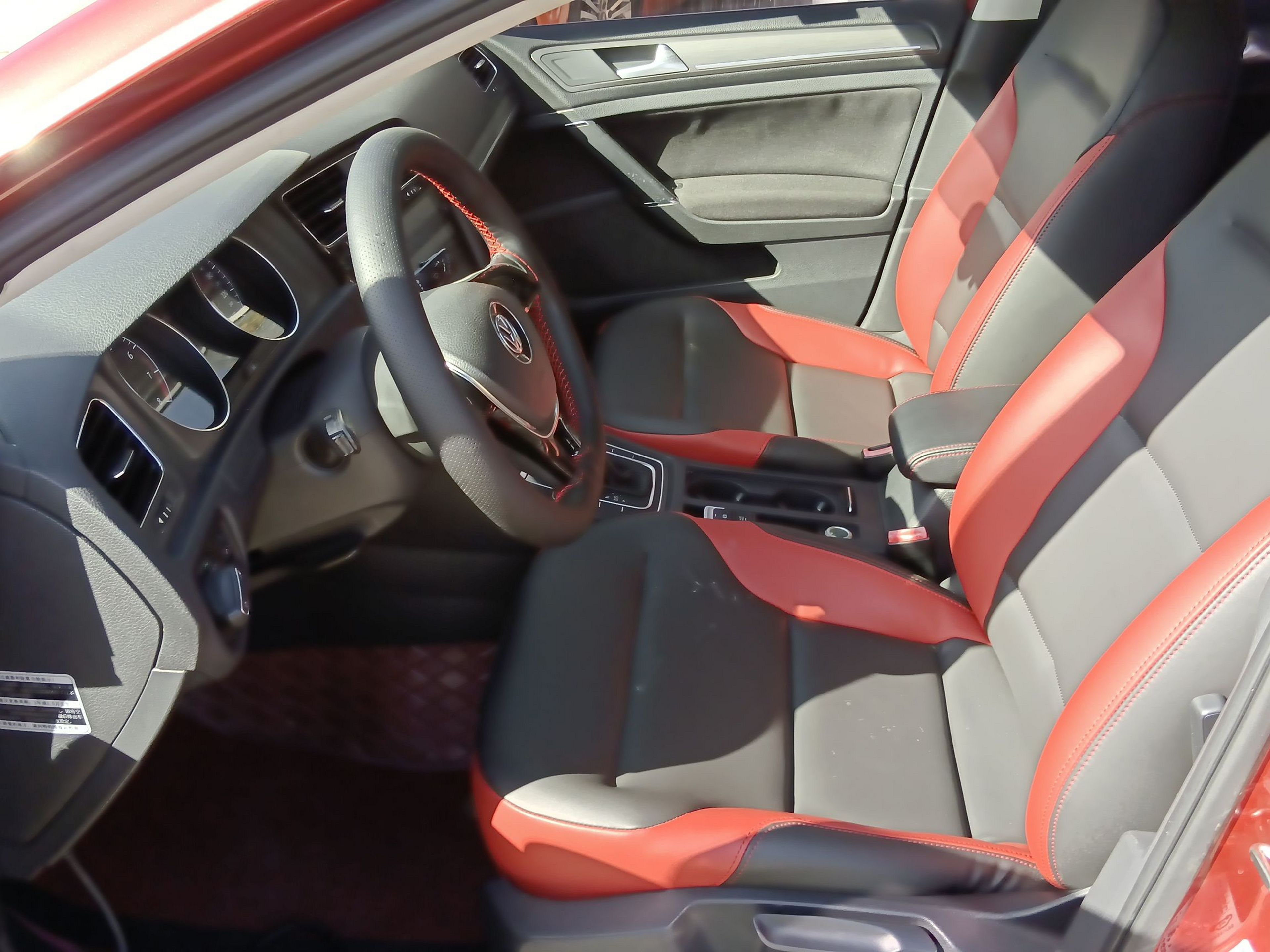 المقاعد الأمامية داخل السيارة