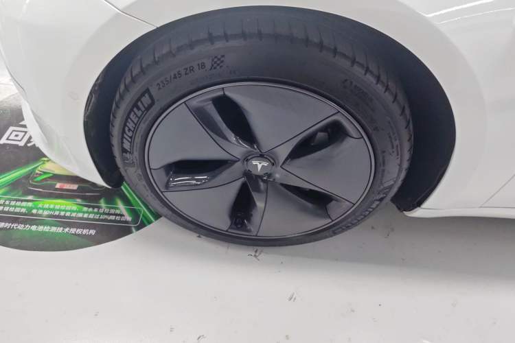 Used Tesla Model 3 2019 Long-Range All-Wheel-Drive Version
