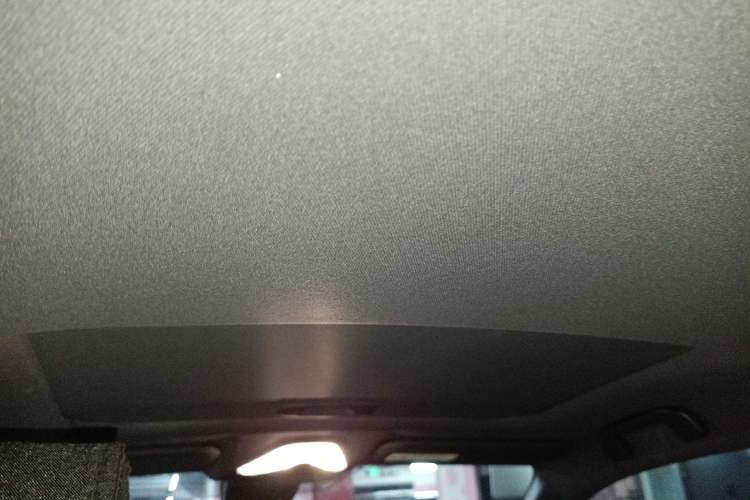 Used Toyota C-HR 2018 2.0L Luxury Sunroof Version China VI Standard
