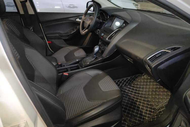 Used Ford Focus 2018 Hatchback Classic EcoBoost 180 Automatic Elite Model
