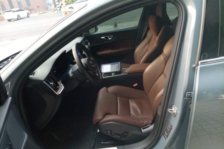 Used Volvo S60 2023 B4 Zhiyuan Luxury Edition
