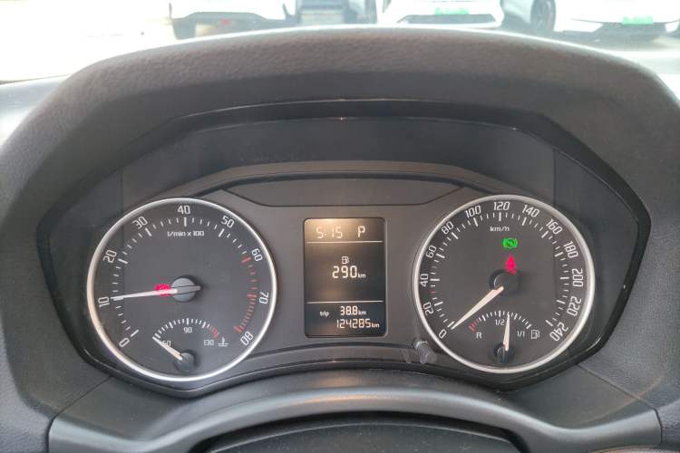 Used Skoda Octavia 2015 Classic Model 1.6L Automatic Elegance Edition
