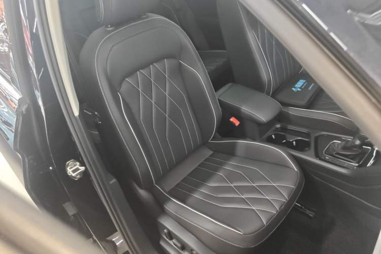 Used Volkswagen Tiguan L 2022 330TSI Automatic Two-Wheel Drive Smart Edition
