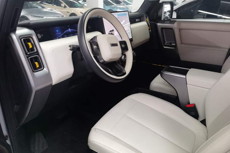 Used  V23 2025 401 Two-Wheel Drive Advanced Edition
