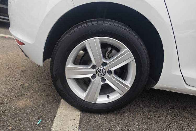 Used Volkswagen Golf 2017 1.6L Automatic Comfort Million-Vehicle Anniversary Edition
