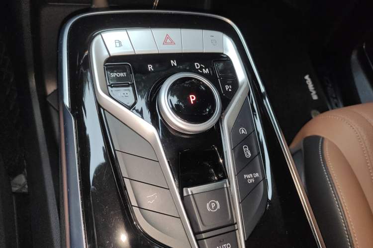 Used SAIC MAXUS G20 2021 PLUS 2.0T Gasoline Automatic Luxury Edition