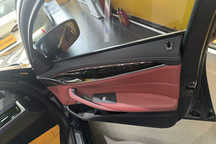 Used BMW 5 Series 2022 Second Facelift 525Li M Sport Package
