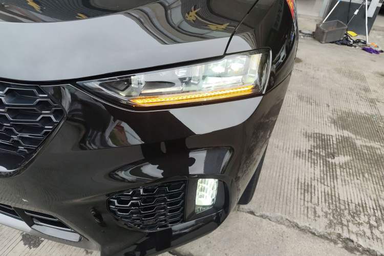 Used Wey VV7 2019 Upgraded Model 2.0T Flagship Version China VI