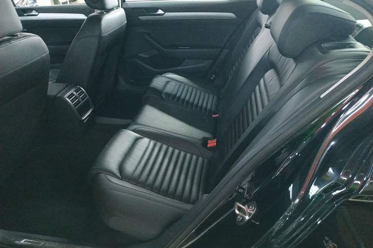 Used Volkswagen Magotan 2017 280TSI DSG Comfort Model
