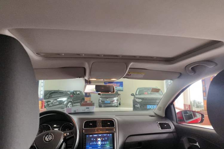 Used Volkswagen Polo 2016 1.6L Automatic Comfort Model
