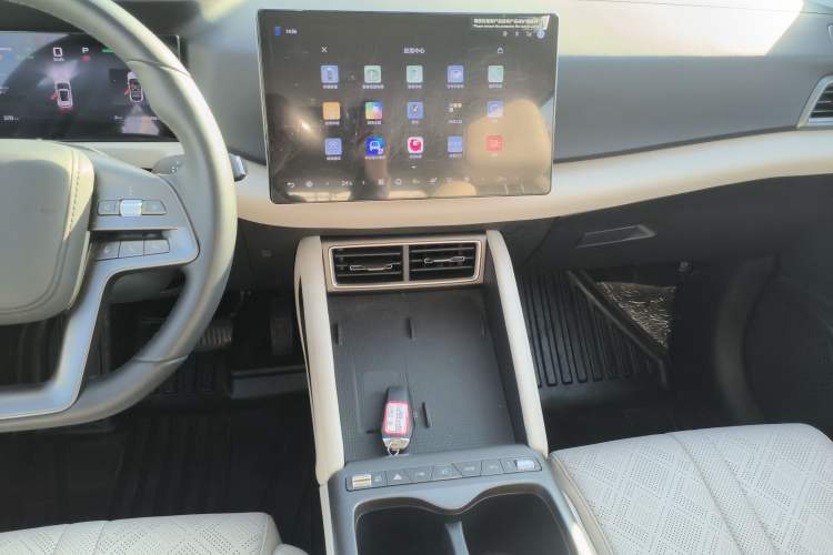 Used BYD Yuan UP 2025 Intelligent Driving Version 401 km Leading Edition
