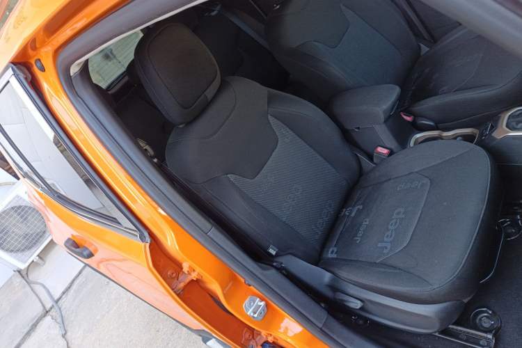 Used  Renegade 2017 180T Automatic Kinetic Edition+