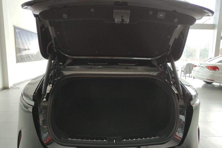 Used  11 2025 Ultra Extended-Range Edition
