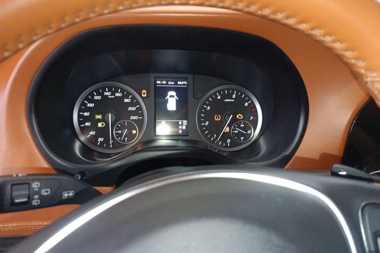 Used Mercedes-Benz Vito 2021 2.0T Business Version 7 Seats
