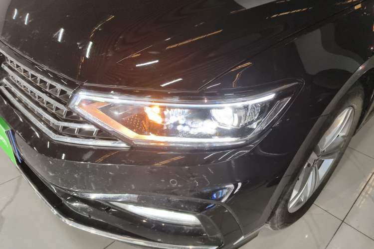 Used Volkswagen Magotan 2025 Zhongxiang Version 280TSI DSG Comfort Edition
