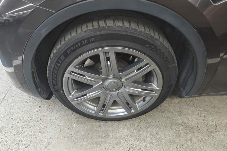 Used Tesla Model Y 2021 Long-Range All-Wheel-Drive Version
