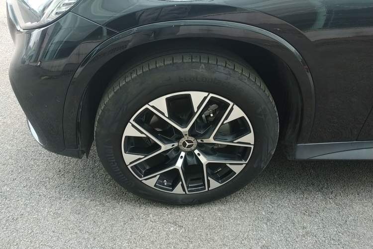 Used Mercedes-Benz GLC 2023 GLC 260 L 4MATIC Luxury Model 5 Seats
