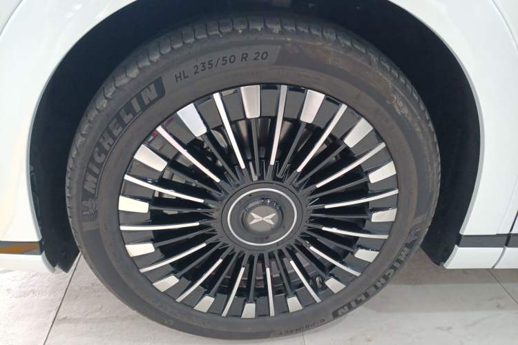 Used XPeng X9 2025 740 Ultra-Long Range Max
