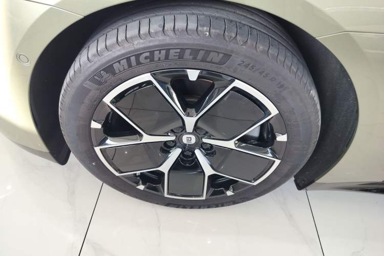 Used  SU7 2024 Rear-Drive Long-Range Intelligent Driving Version
