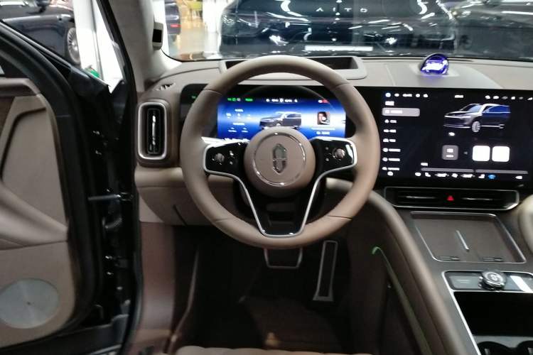 Used Hima AITO M9 2025 Extended-Range Ultra Version 52 kWh 5-Seater Edition