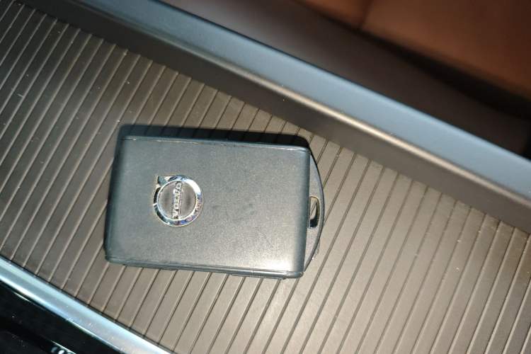 Used Volvo XC60 2023 B5 4x4 Smart Luxury Edition