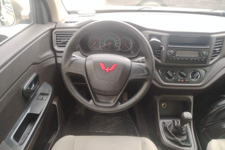 Used Wuling Hongguang V 2022 1.5L Enjoy Edition Hydraulic Power Steering LAR