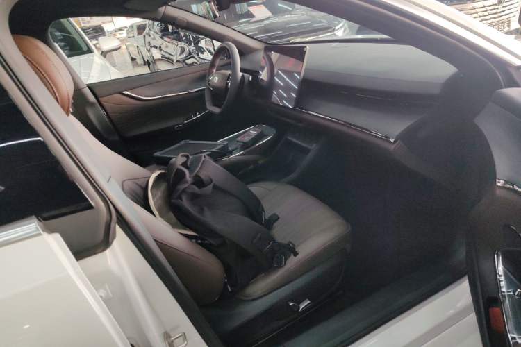 Used  A07 2025 Blue Whale Extended-Range 230 Prestige Model