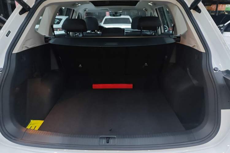 Used Volkswagen Tiguan L 2024 Outstanding Model 330TSI Automatic Two-Wheel Drive R-Line Dragon Glory Edition
