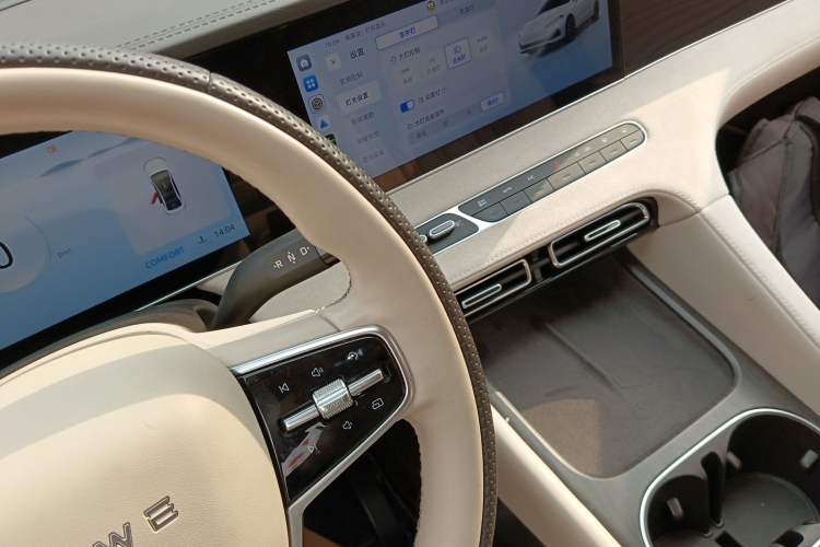 Used Roewe D7 2023 DMH 125km Excellence Edition
