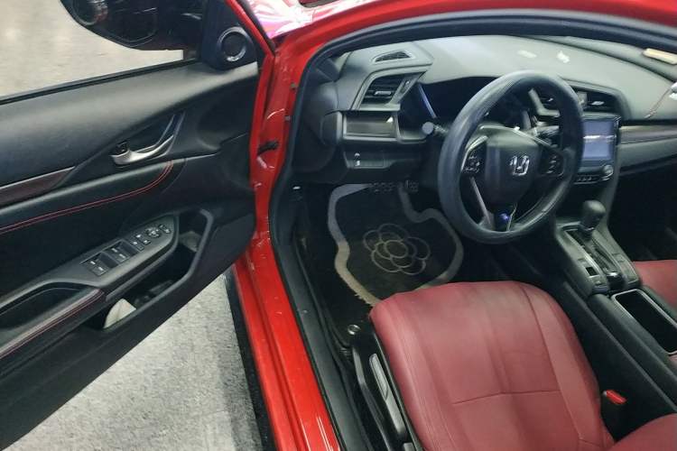 Used Honda Civic 2021 HATCHBACK 220TURBO CVT Trendy Cool Edition
