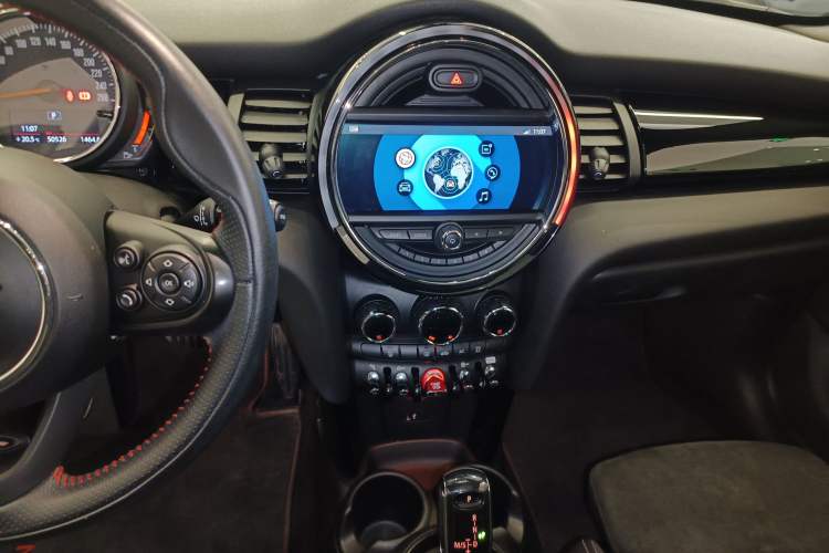 Used  MINI 2018 1.5T COOPER Racing Edition Five-Door Version