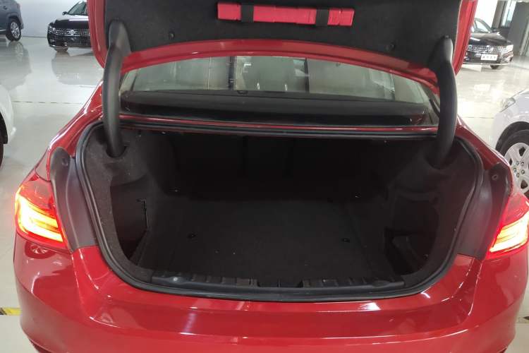 Used BMW 3 Series 2015 320Li Luxury Edition Fashion Model
