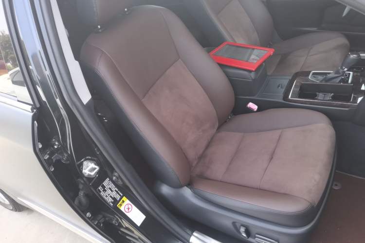 Used Toyota Camry 2016 2.5G 10th Anniversary Deluxe Navigation Edition
