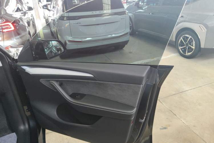 Used Tesla Model Y 2024 Rear-Wheel-Drive Version
