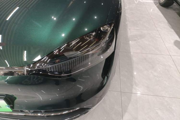 Used Hima AITO M9 2025 Extended-Range Ultra Version 52 kWh 6-Seater
