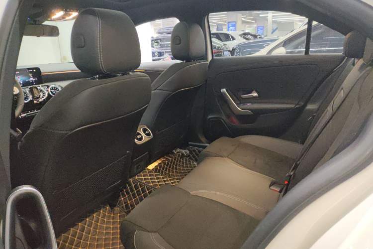 Used Mercedes-Benz A-Class 2022 Second Facelift A 200 L Sport Sedan Fashion Version
