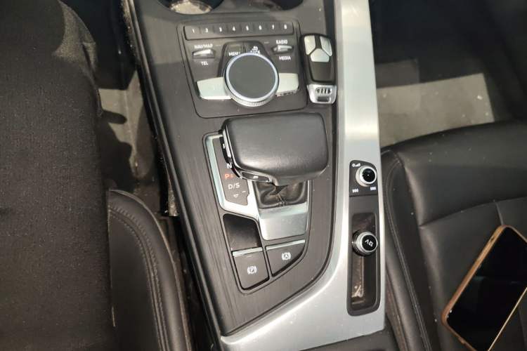 Used Audi A4L 2019 40 TFSI Fashion Version China V