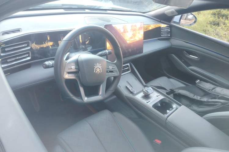 Used BYD Qin L 2025 DM-i Smart Drive 120KM Excellence Model