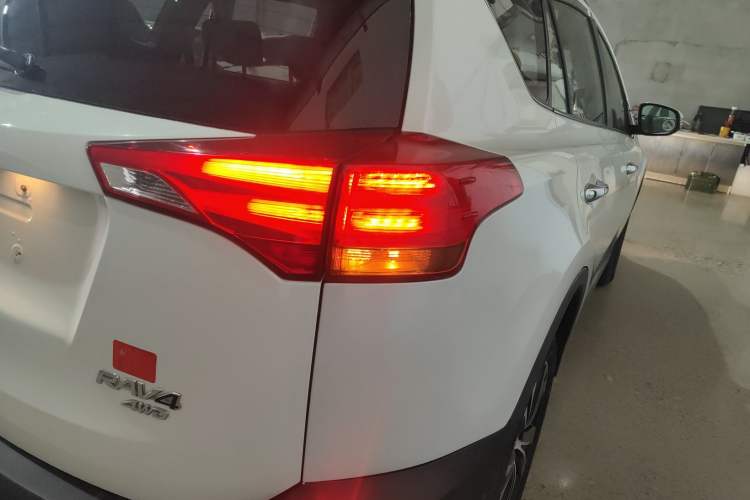 Used Toyota RAV4 2015 2.5L Automatic 4x4 Elite Edition
