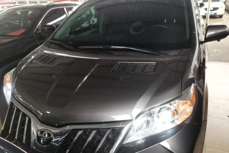 Used Toyota Sienna 2020 3.5L Two-Wheel Drive XLE Leather Interior 7 Seats Mexico Edition
