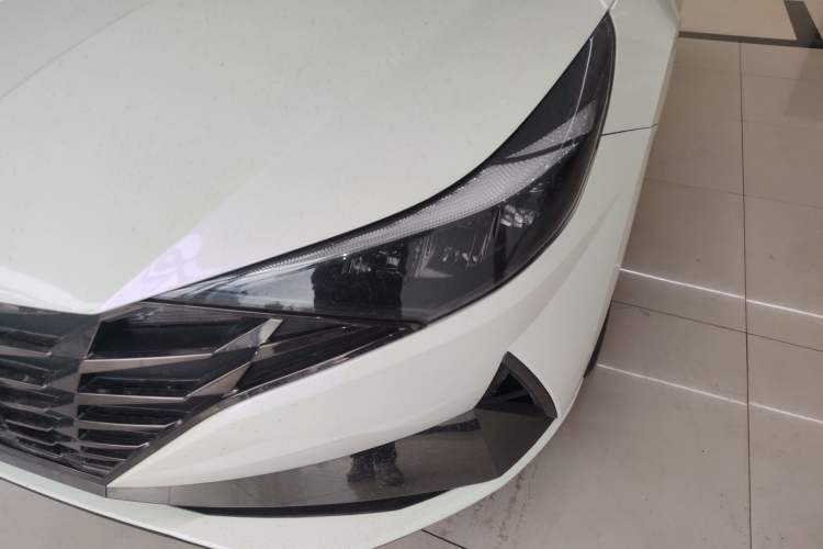 Used Hyundai Elantra 2021 1.5L CVT LUX Prestige Edition
