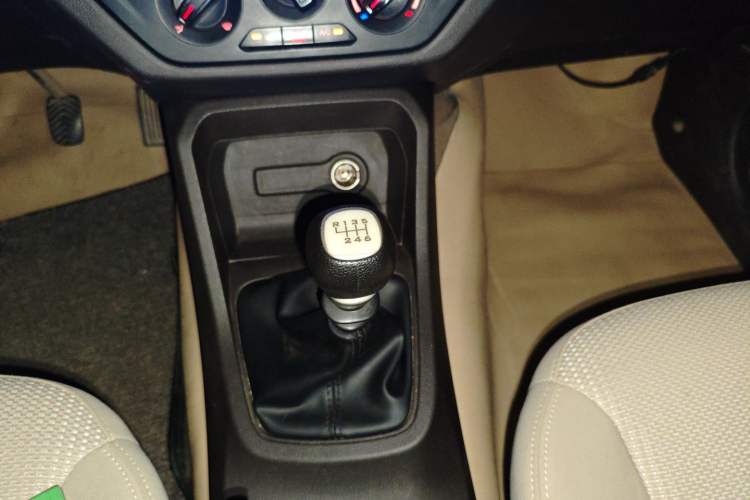 Used Wuling Hongguang 2019 1.5L S Standard Version China VI LAR
