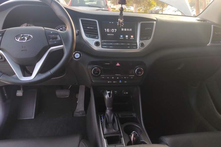 Used Hyundai Tucson 2018 1.6T Dual-Clutch Two-Wheel Drive 15th Anniversary Special Edition